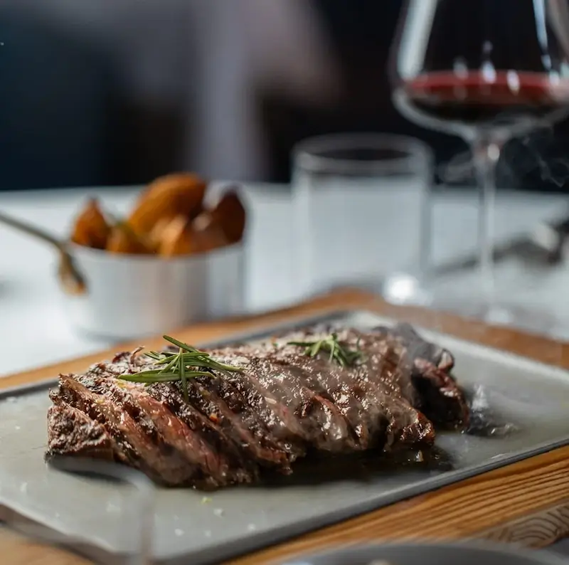 Foto di una tagliata al rosmarino Ristorante Il Castello di Castelvetro