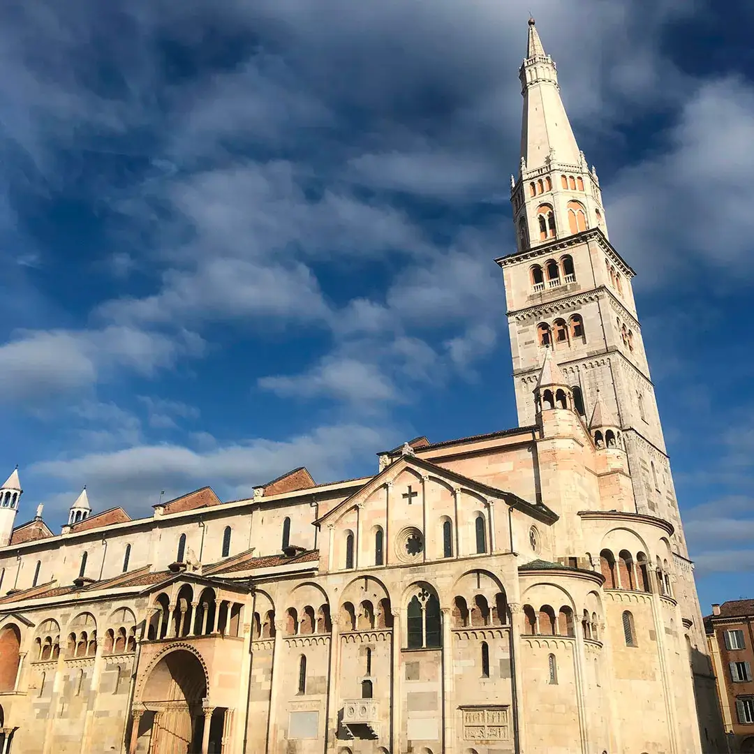Vista della cattedrale di Modena