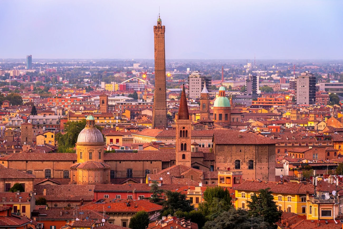 Foto della città di bologna dall'alto