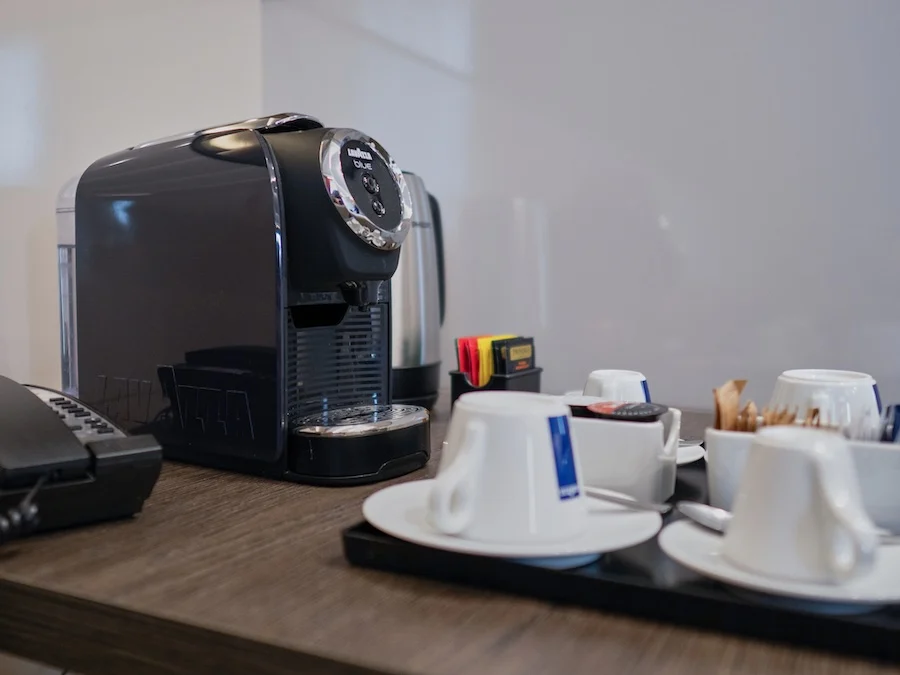 macchina caffè in camera hotel guerro