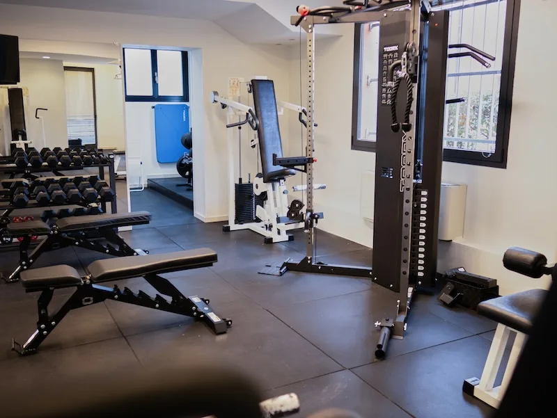 Attrezzatura palestra hotel guerro