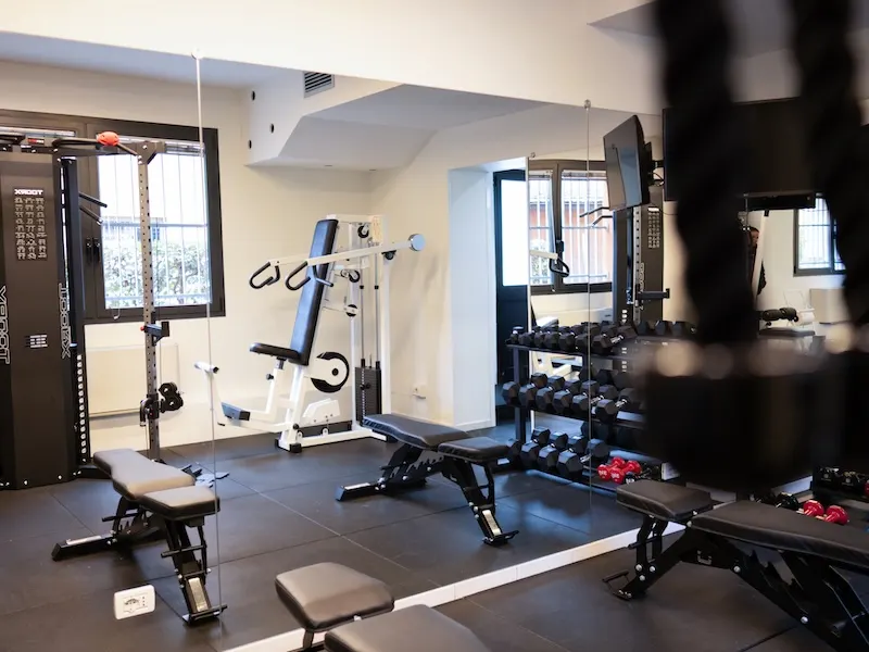 Attrezzatura palestra hotel guerro