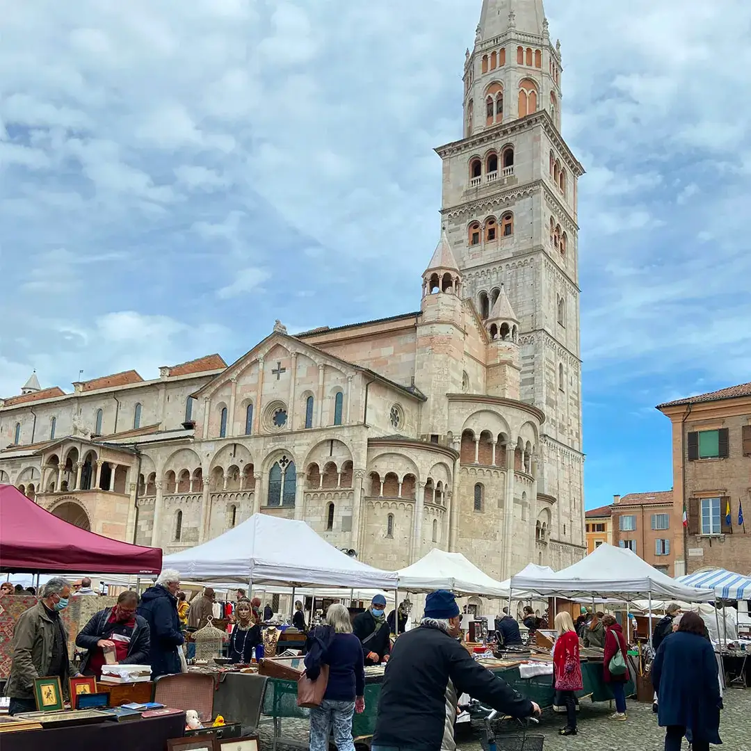 Senza titolo-1_0001_megan-leung-UOi9PcDQpPI-unsplashModena (1)